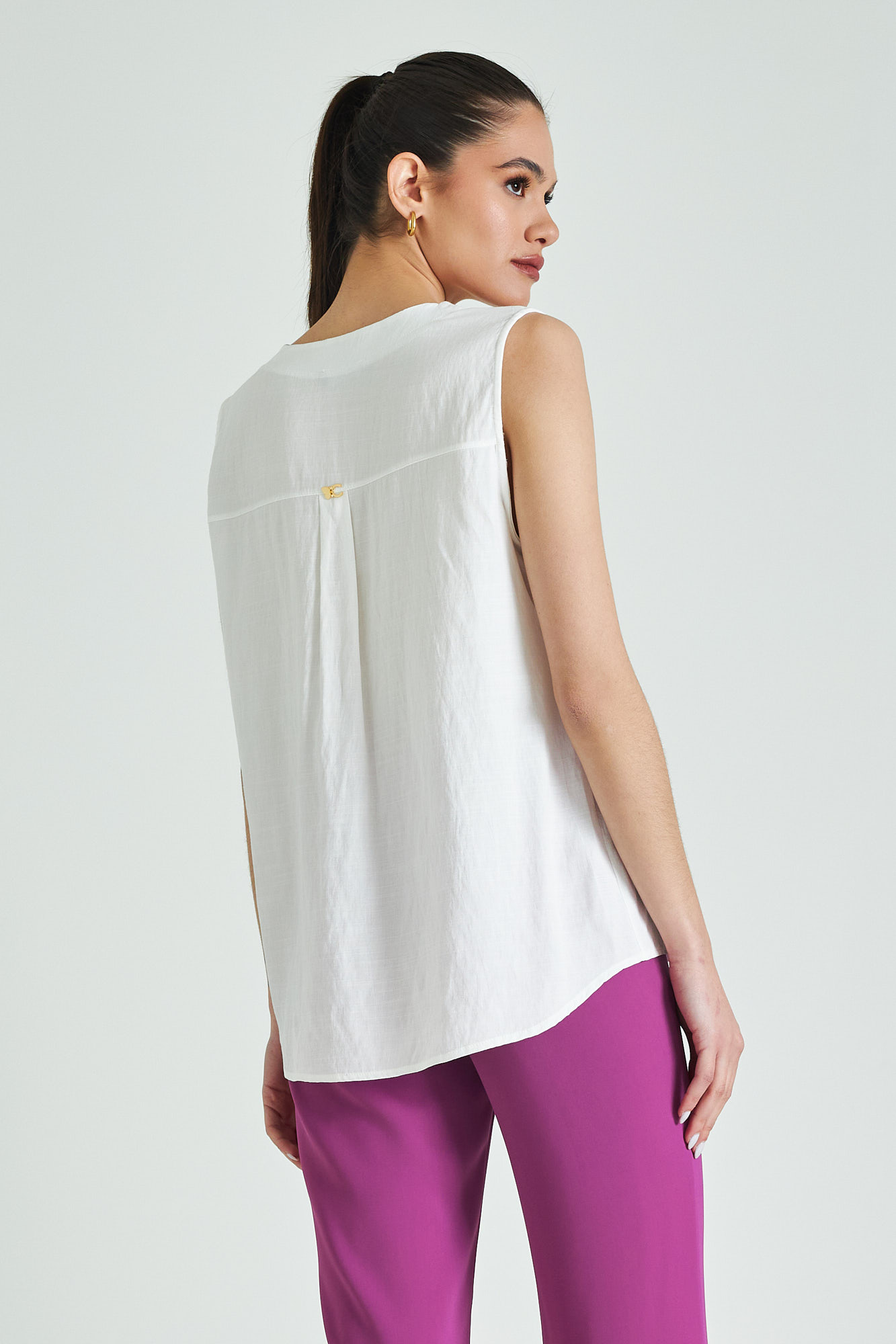 Picture of Sleeveless blouse with button