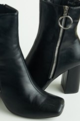 Picture of Heeled boots with zipper