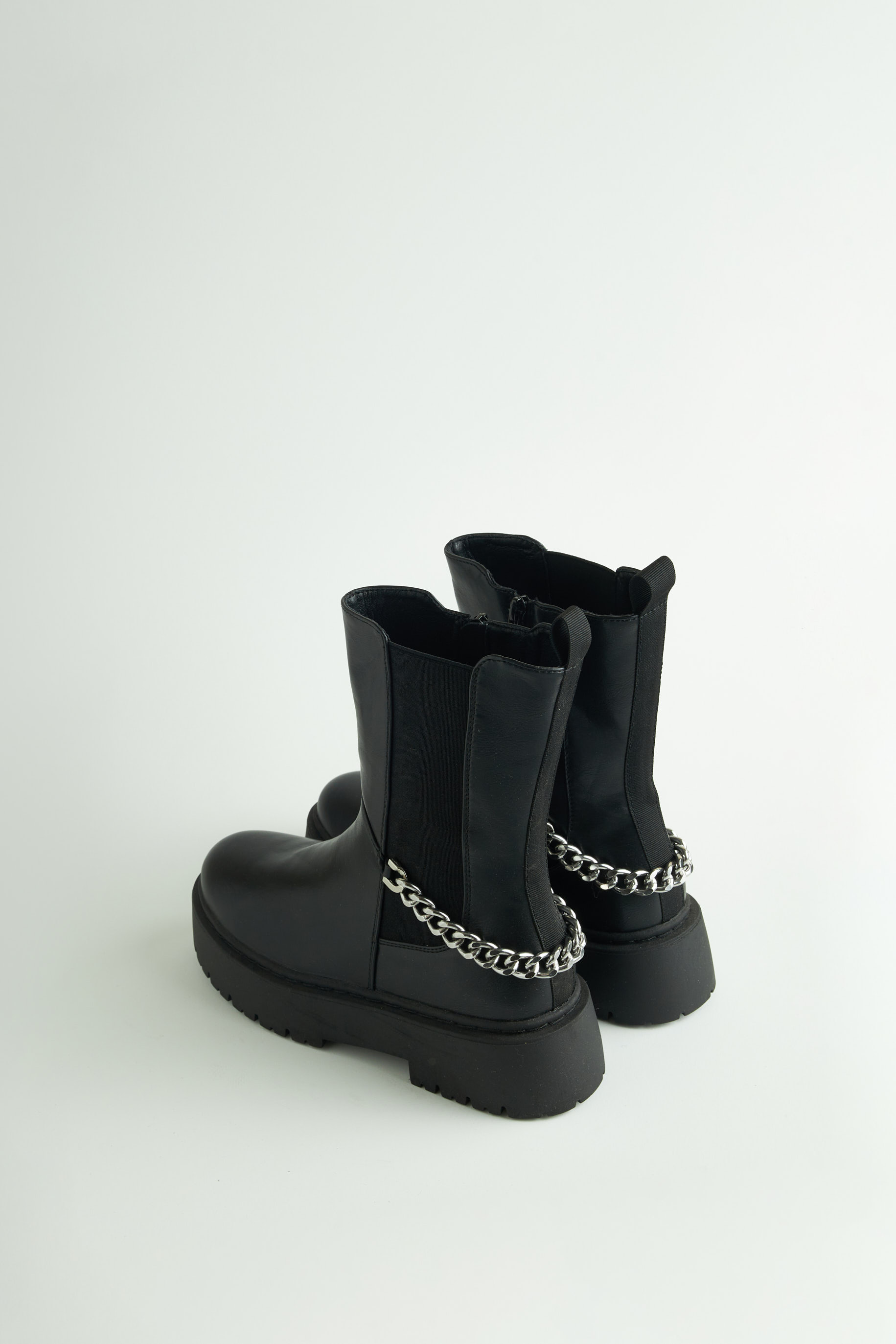 Picture of Boots with chain