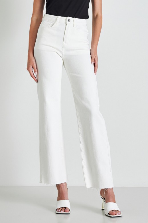 Picture of Denim pants with cut end
