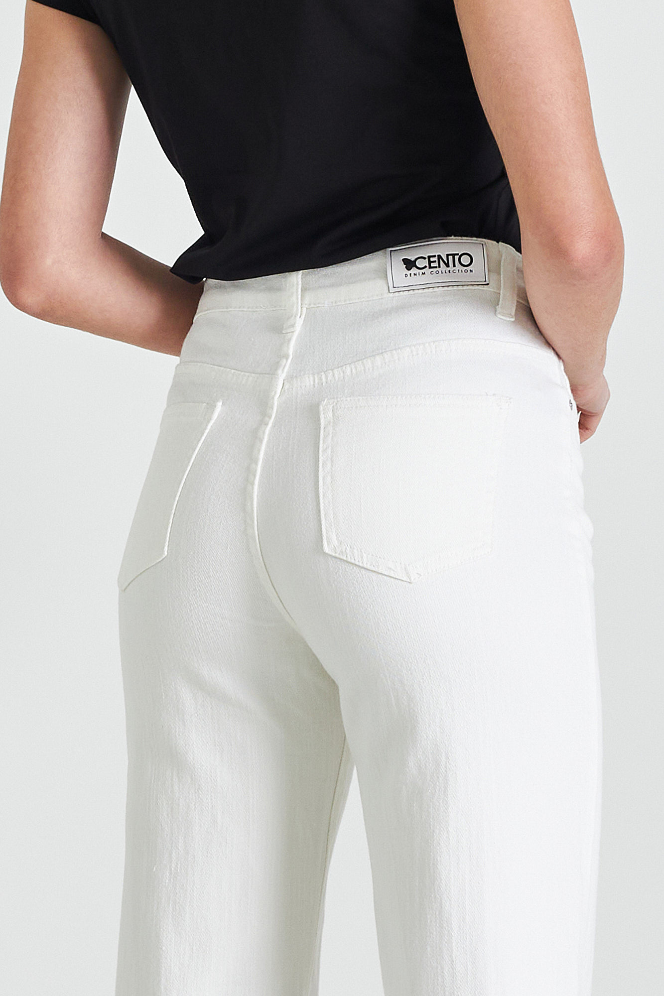 Picture of Denim pants with cut end