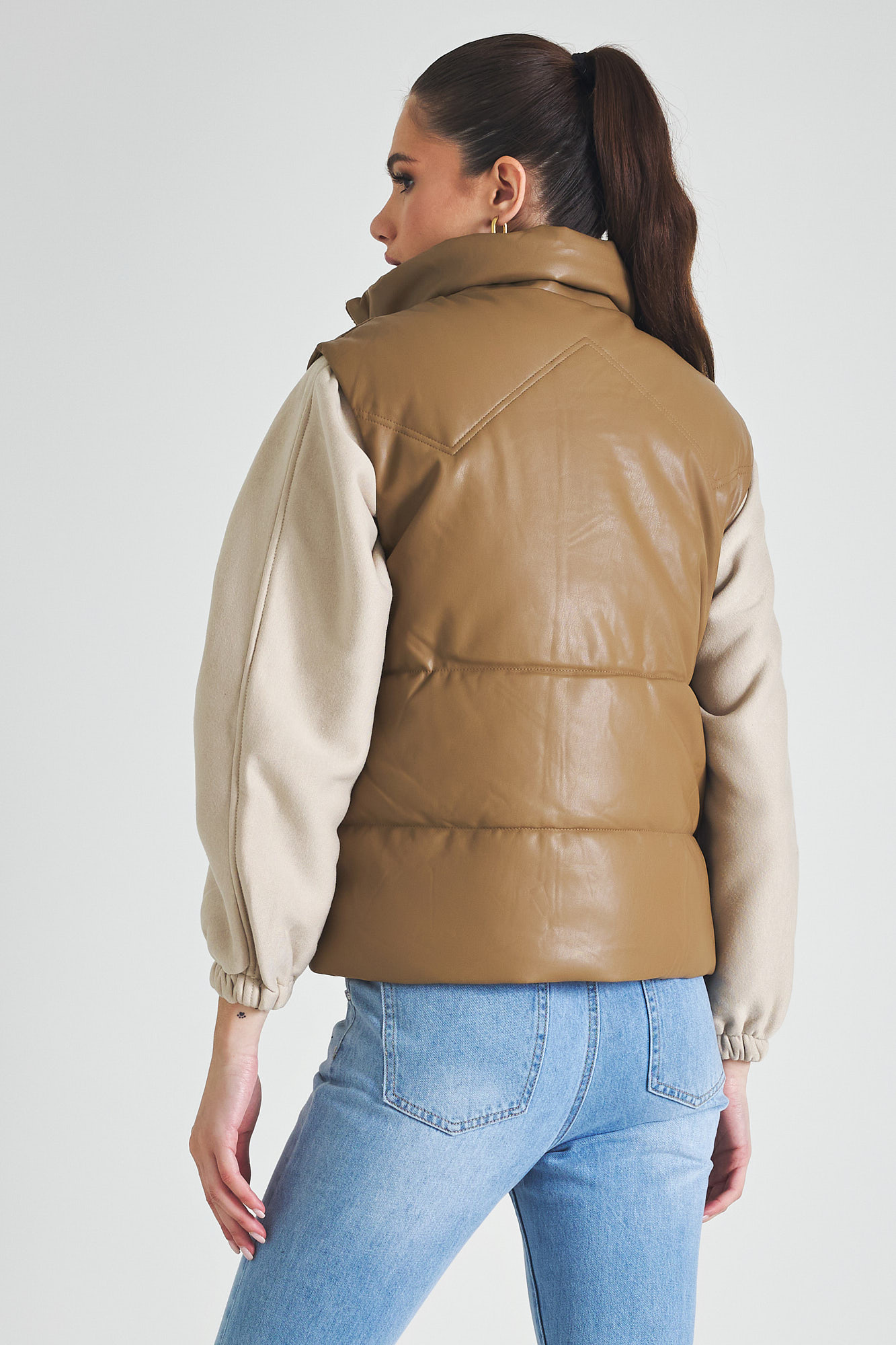 Picture of Sleeveless puffer jacket