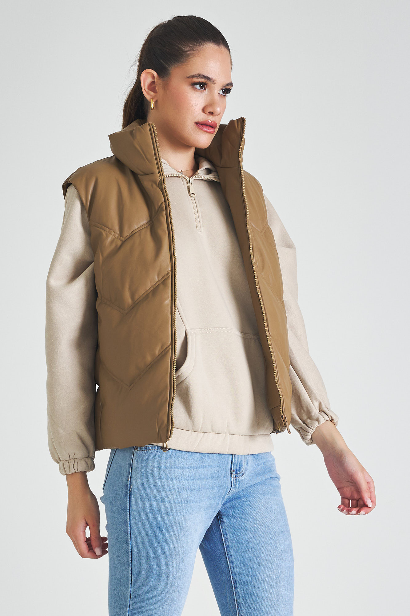 Picture of Sleeveless puffer jacket