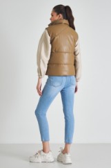 Picture of Sleeveless puffer jacket