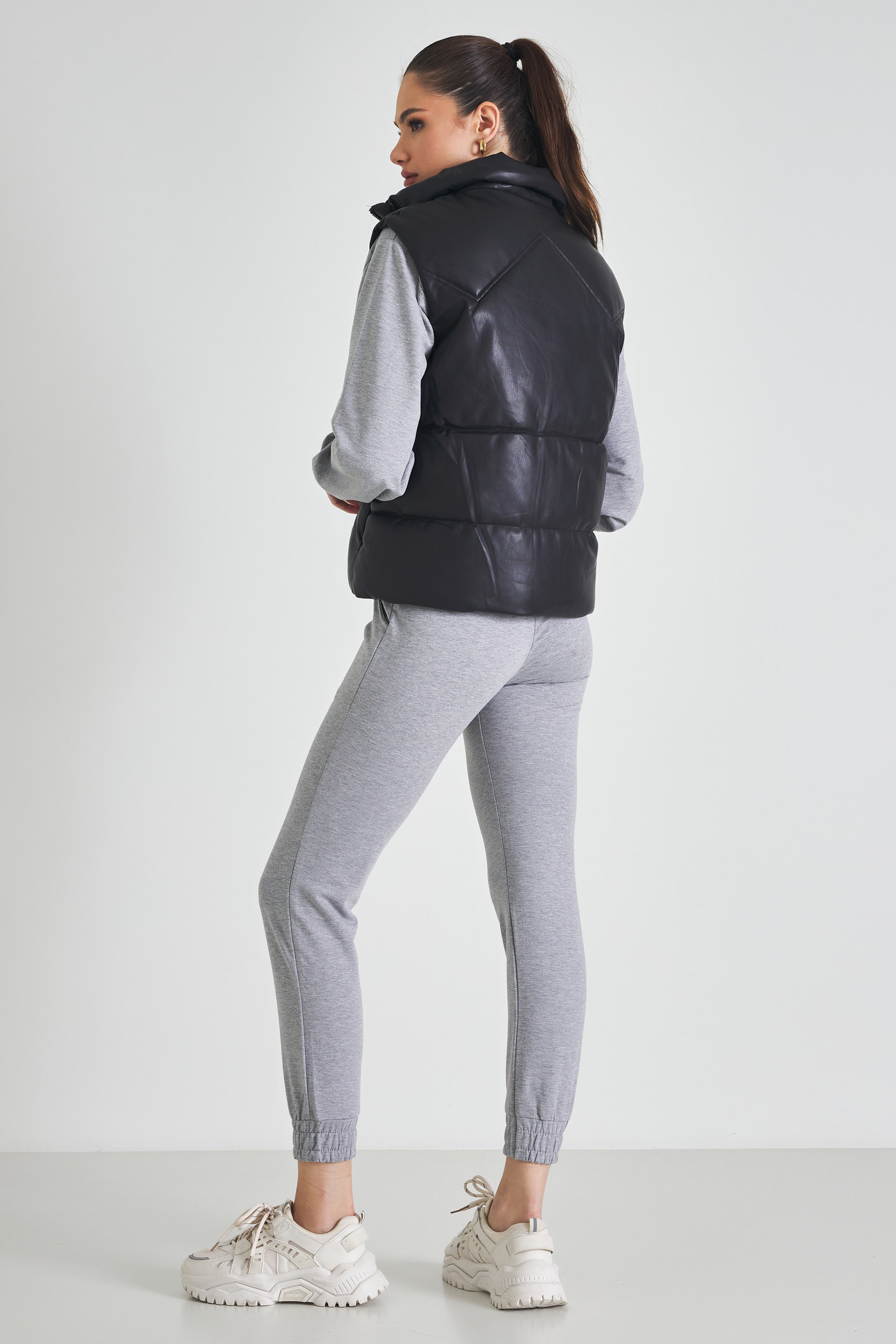 Picture of Sleeveless puffer jacket