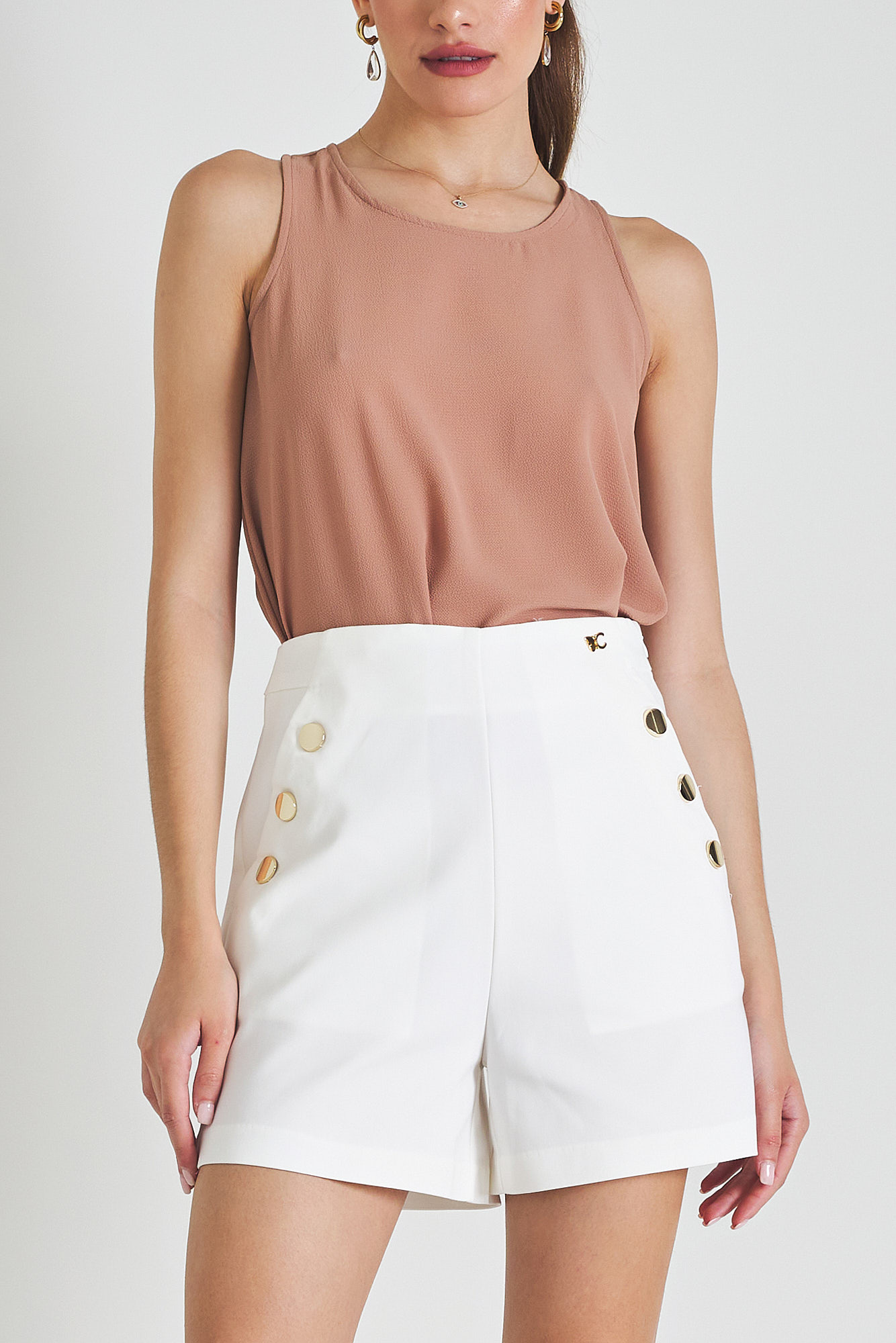 Picture of Highwaisted tailored shorts with buttons