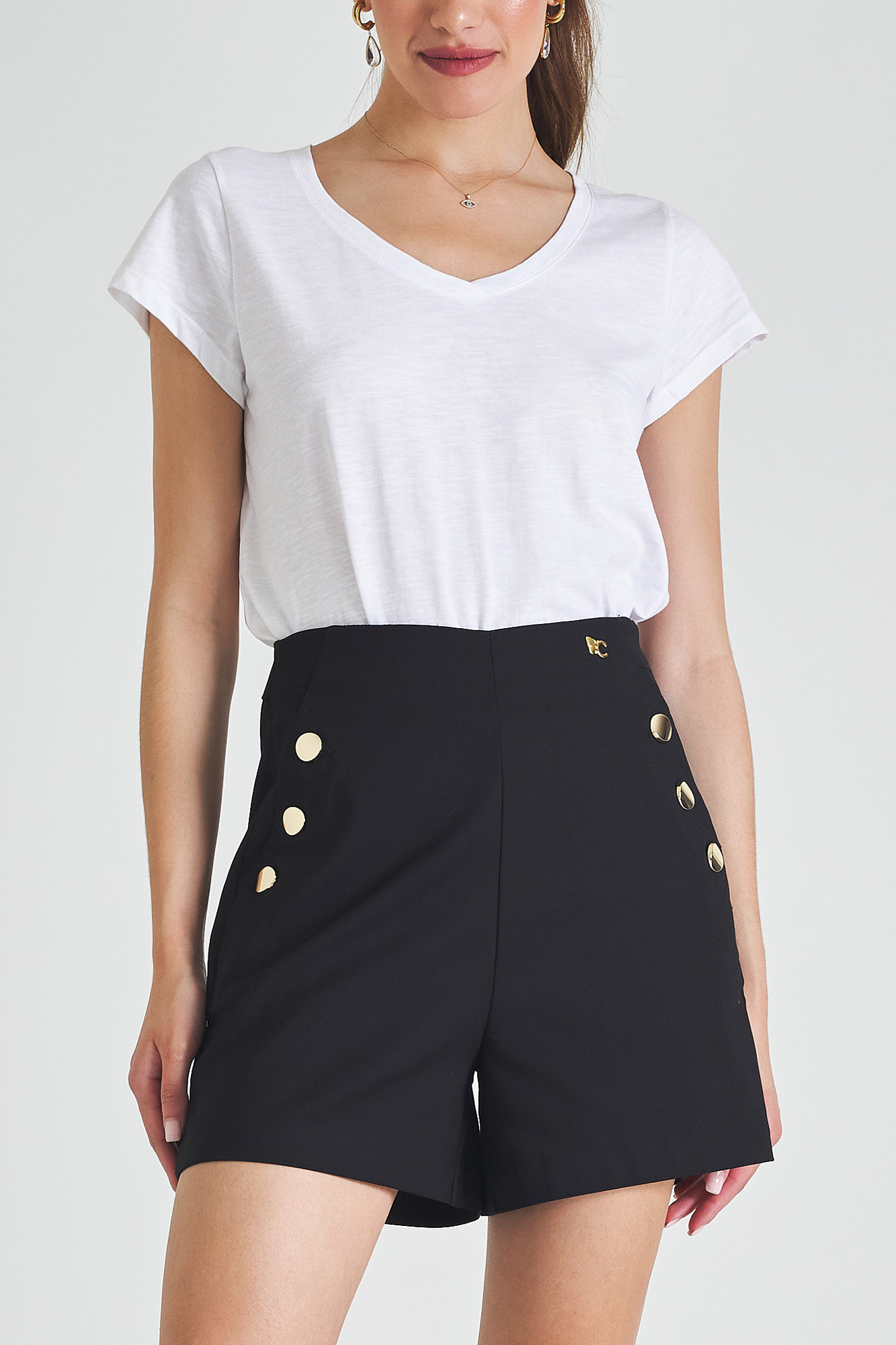 Picture of Highwaisted tailored shorts with buttons