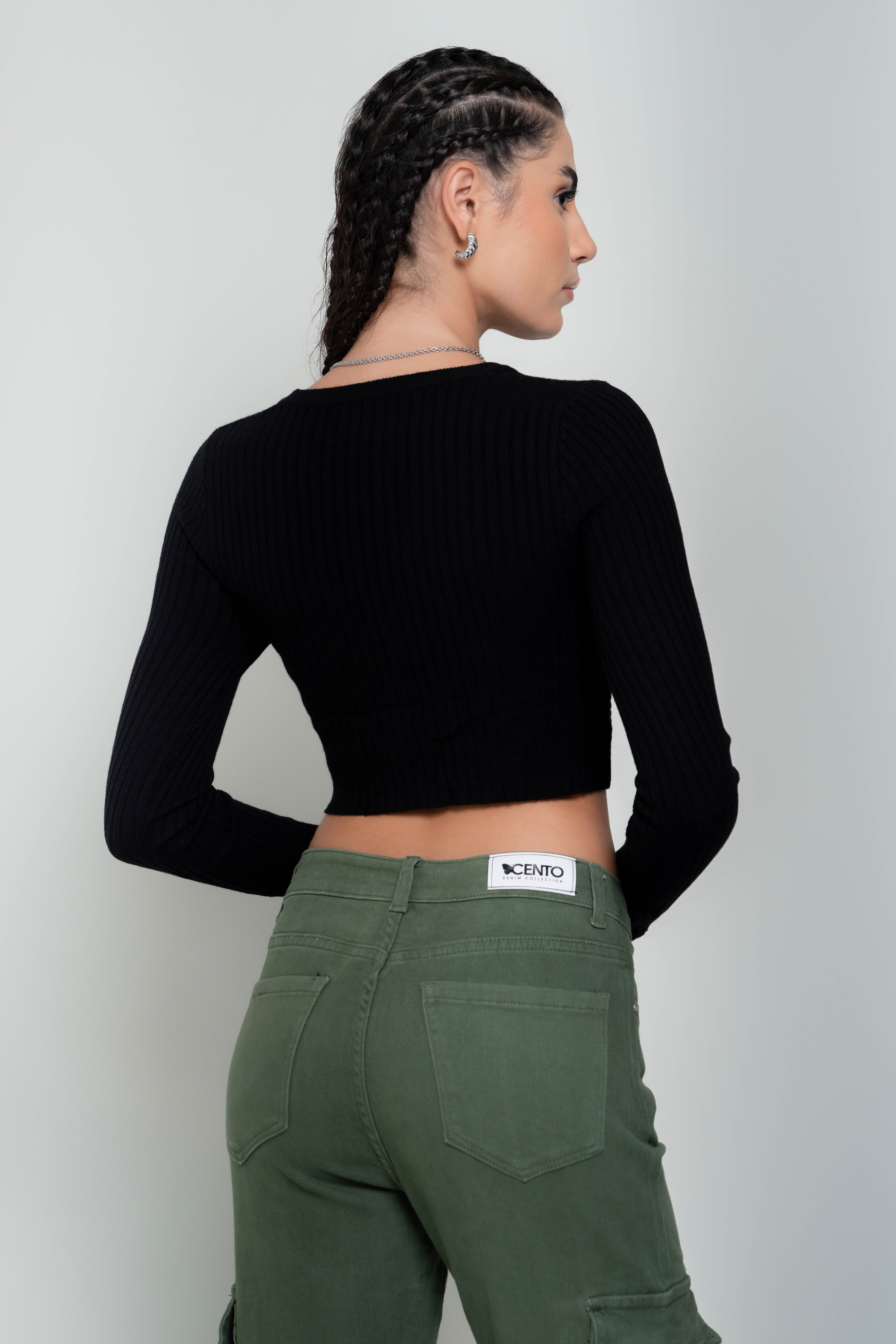 Picture of Cropped sweater with knot