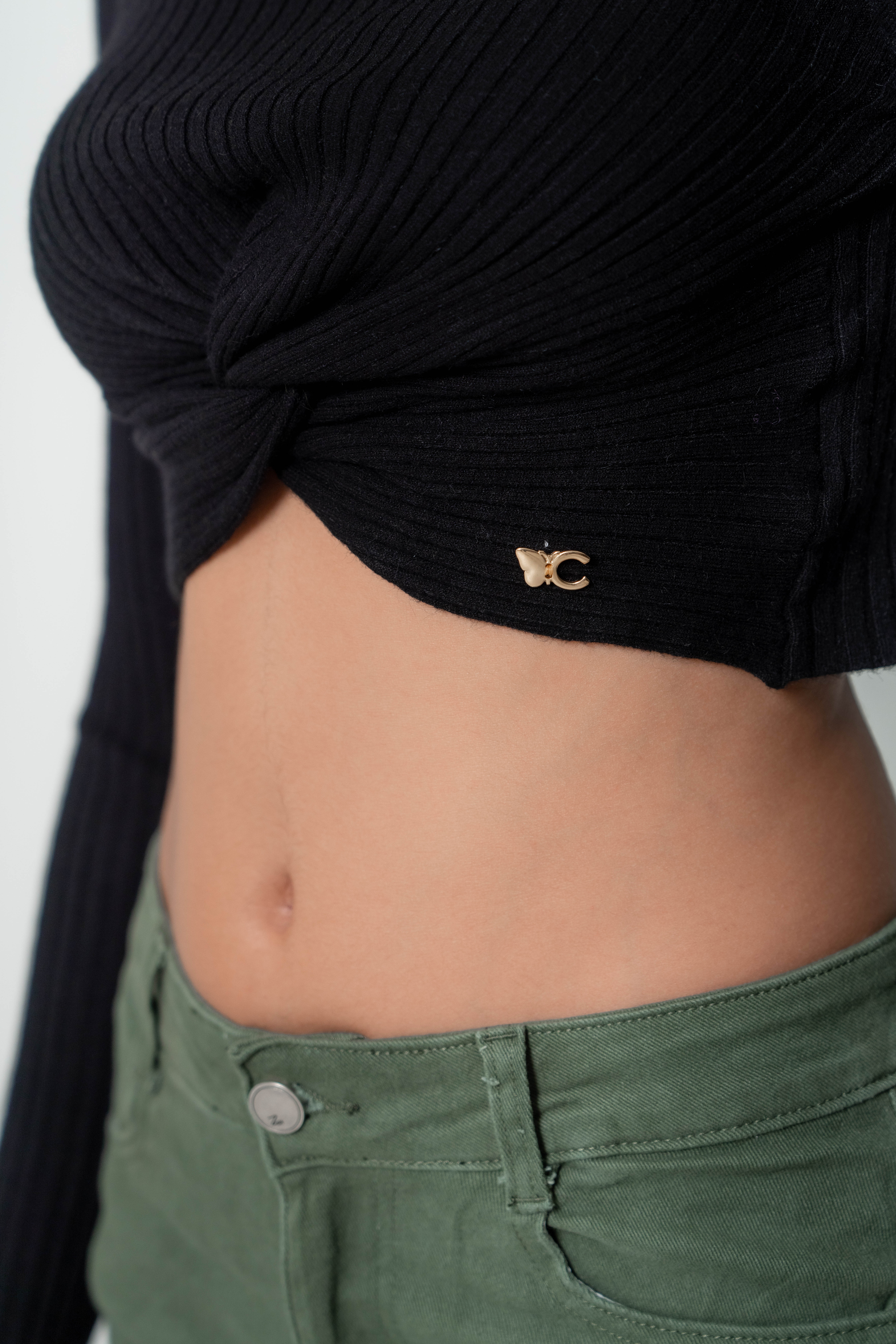 Picture of Cropped sweater with knot