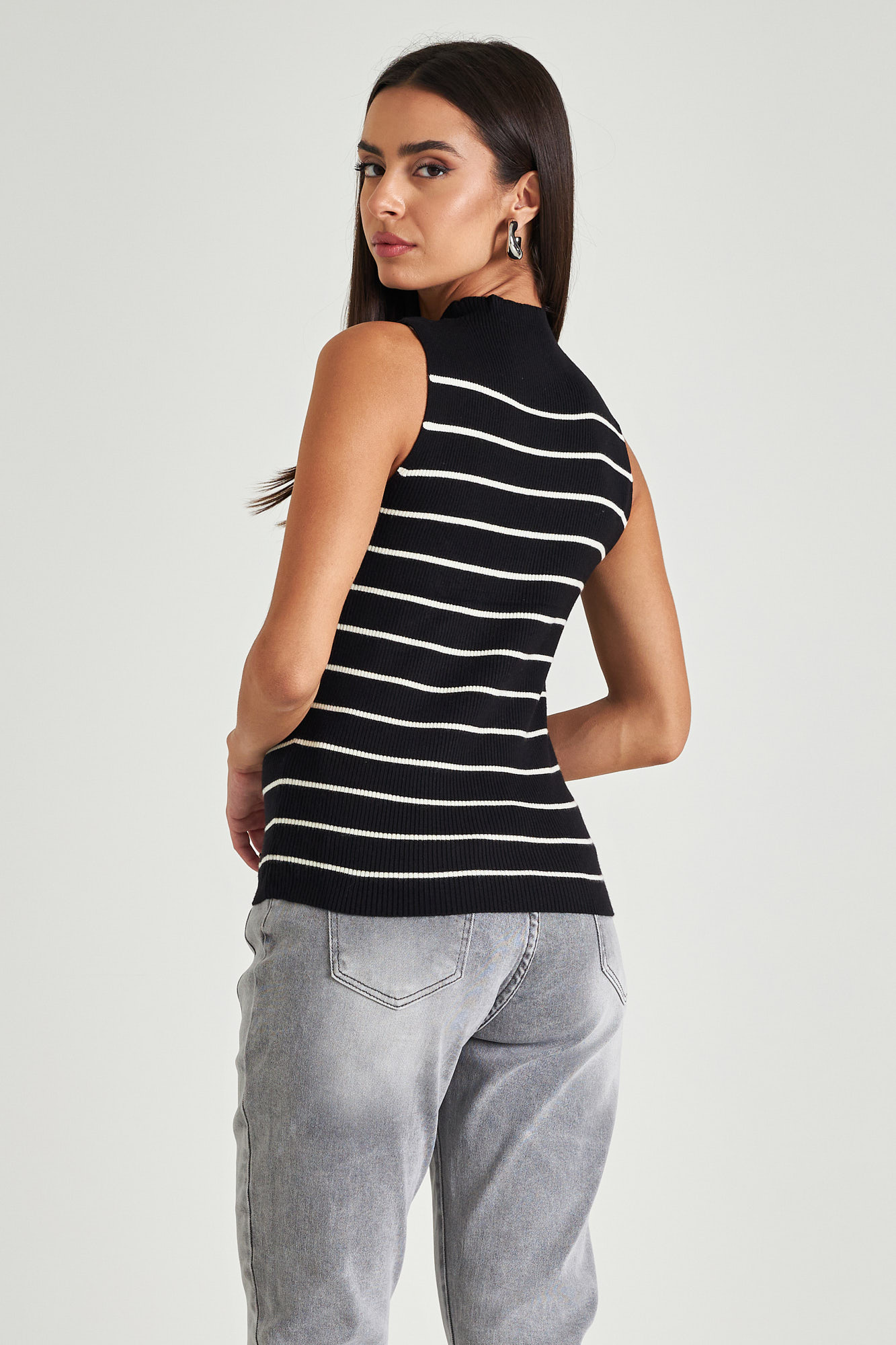 Picture of Sleeveless stripped sweater