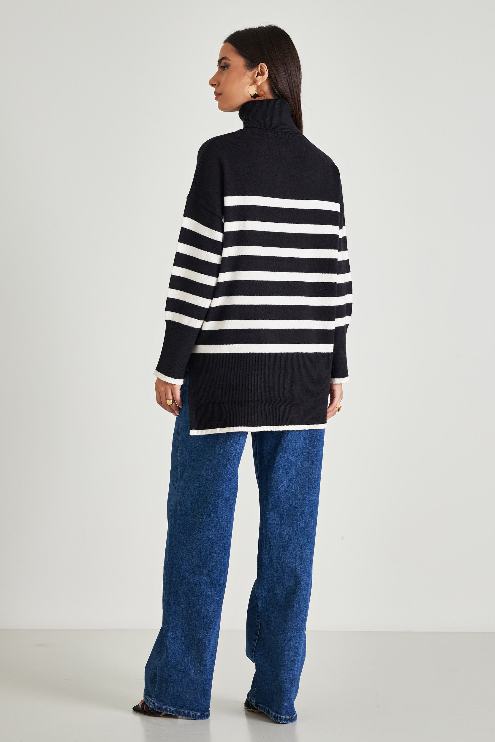 Picture of High neck stripped sweater