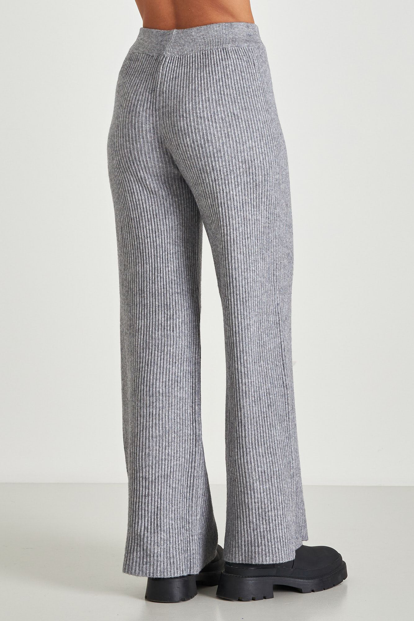Picture of Ribbed knitted pants