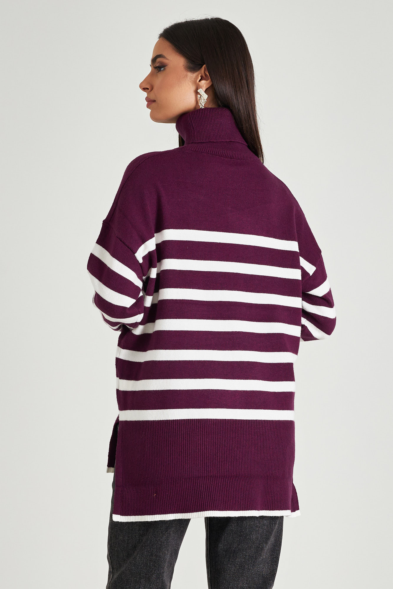 Picture of High neck stripped sweater