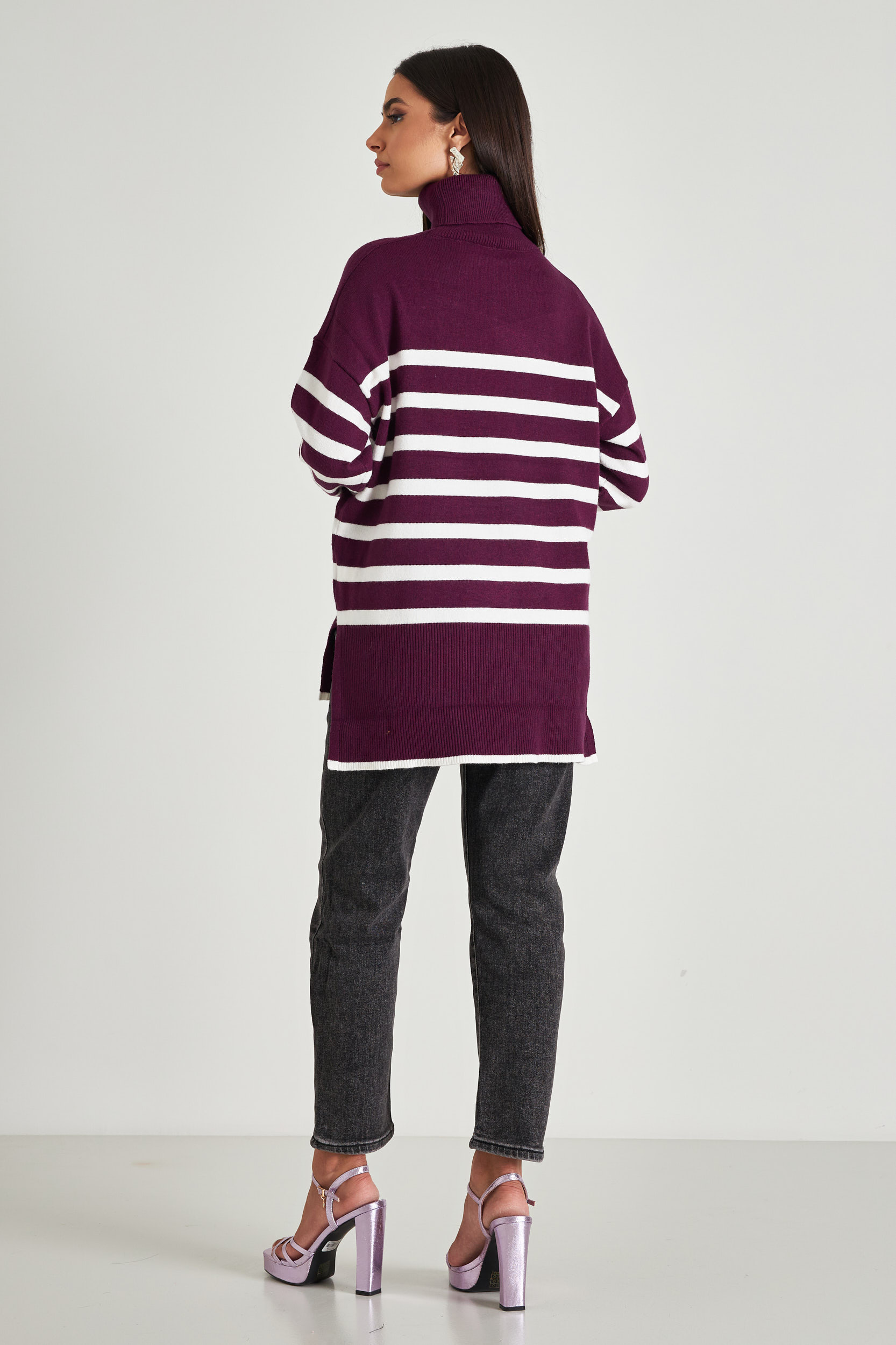 Picture of High neck stripped sweater