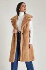 Picture of Sleeveless fur coat