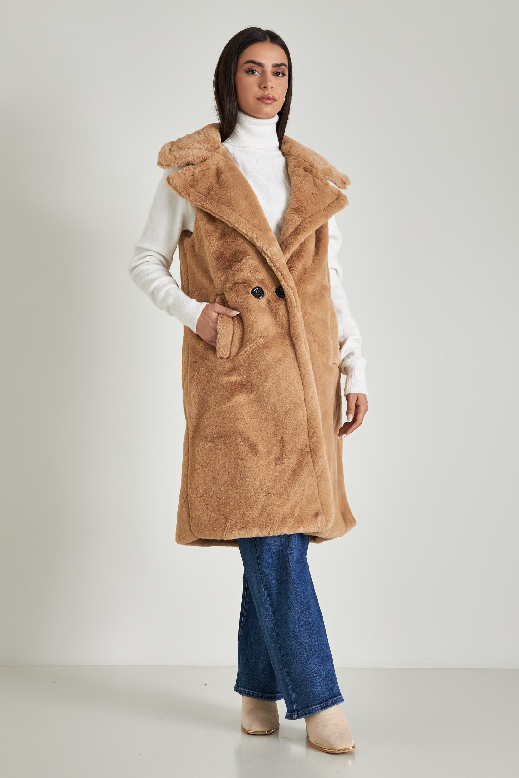 Picture of Sleeveless fur coat