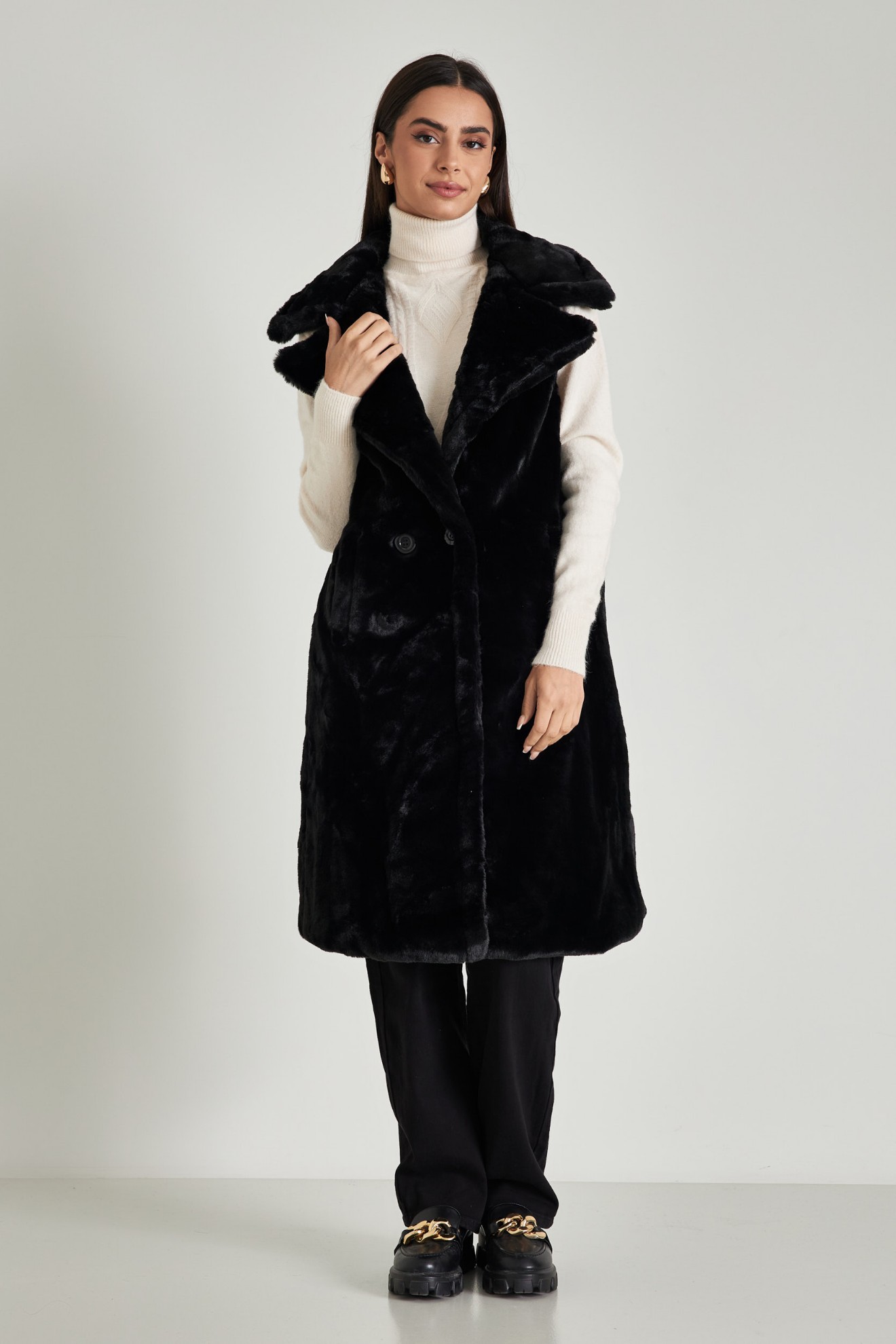 Picture of Sleeveless fur coat