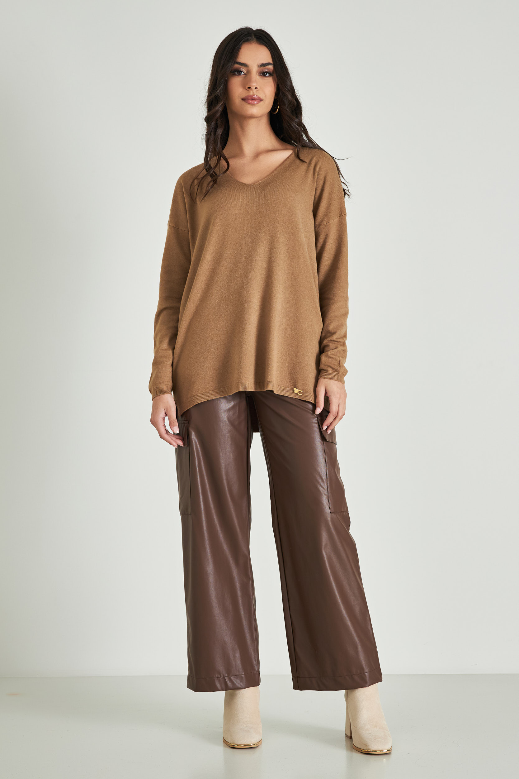 Picture of Faux leather cargo pants