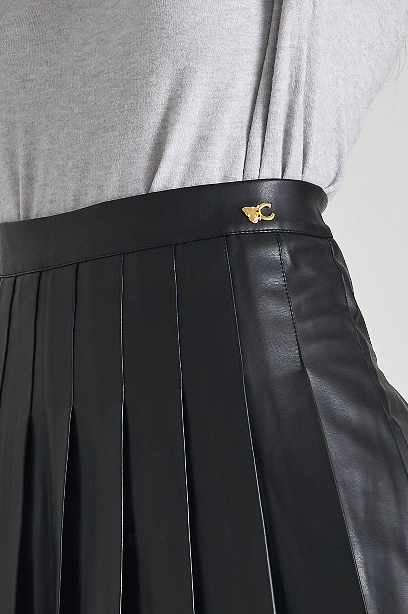 Picture of Pleated faux leather skirt