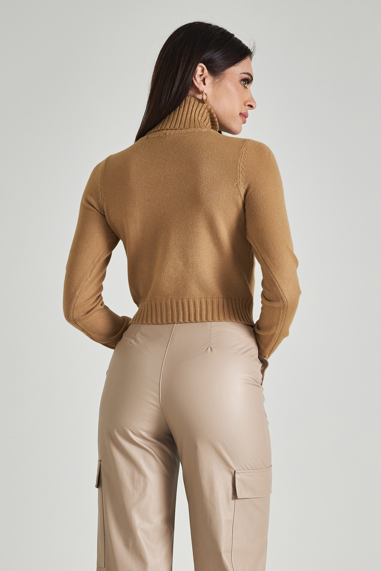 Picture of Cropped high neck sweater