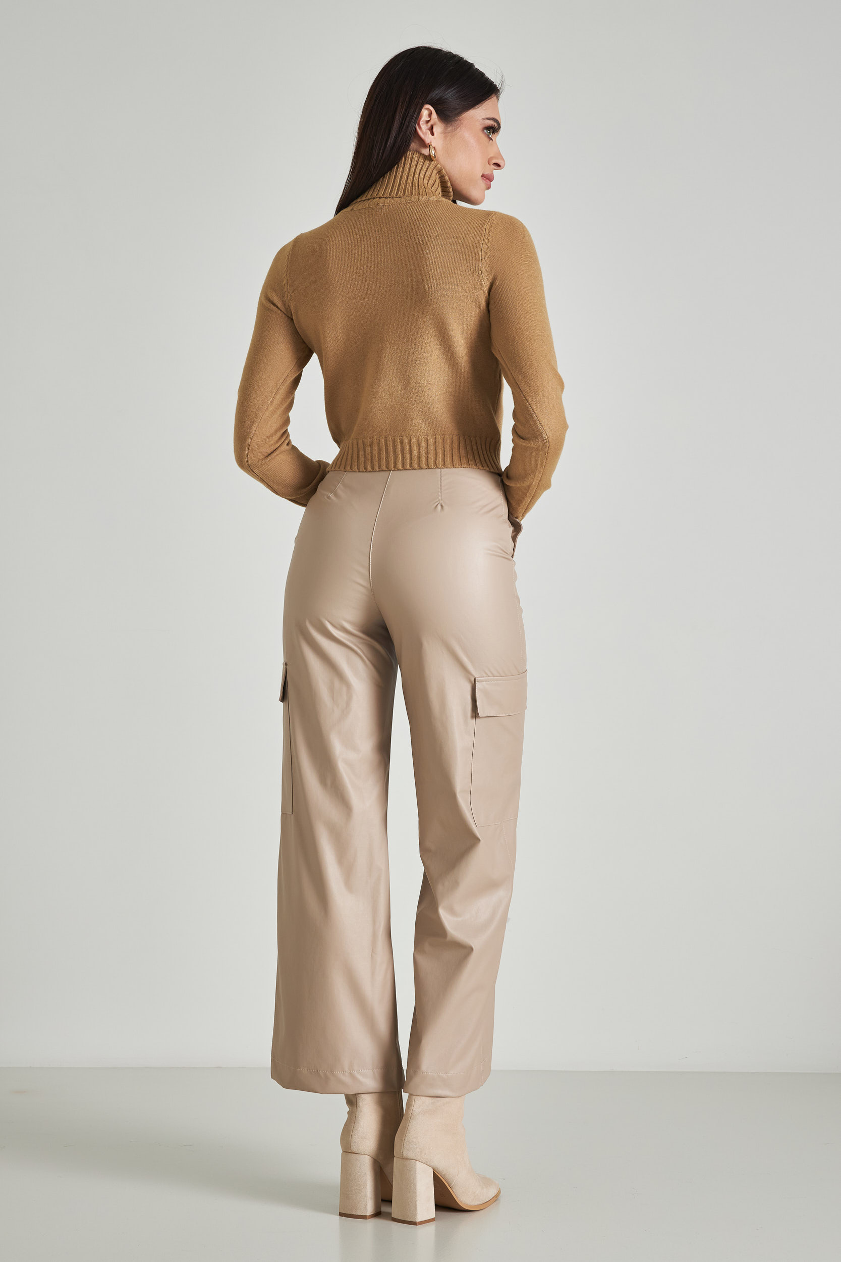 Picture of Cropped high neck sweater