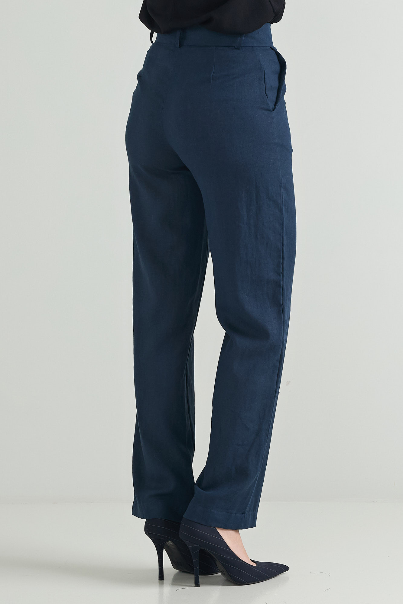 Picture of Tailored linen pants