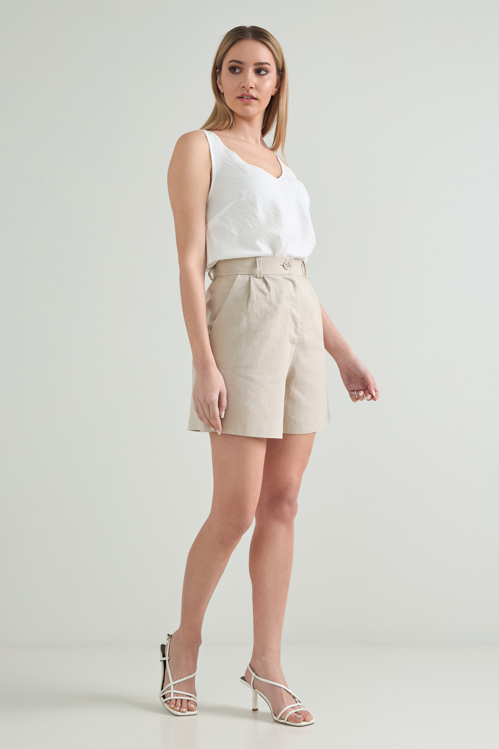 Picture of Tailored linen shorts