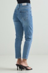 Picture of Mom fit jeans with buttons