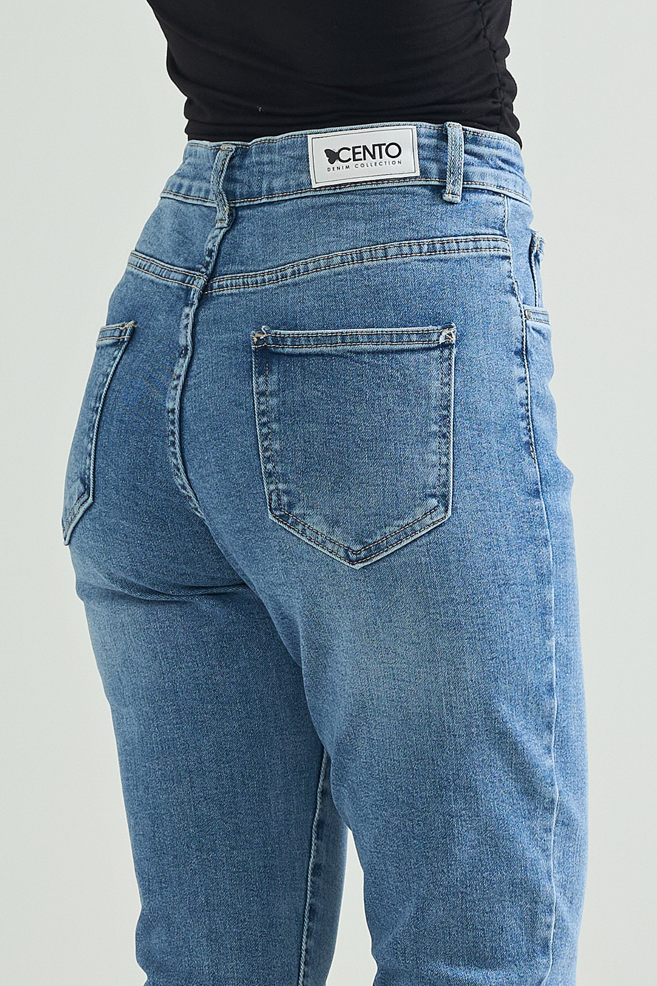 Picture of Mom fit jeans with buttons