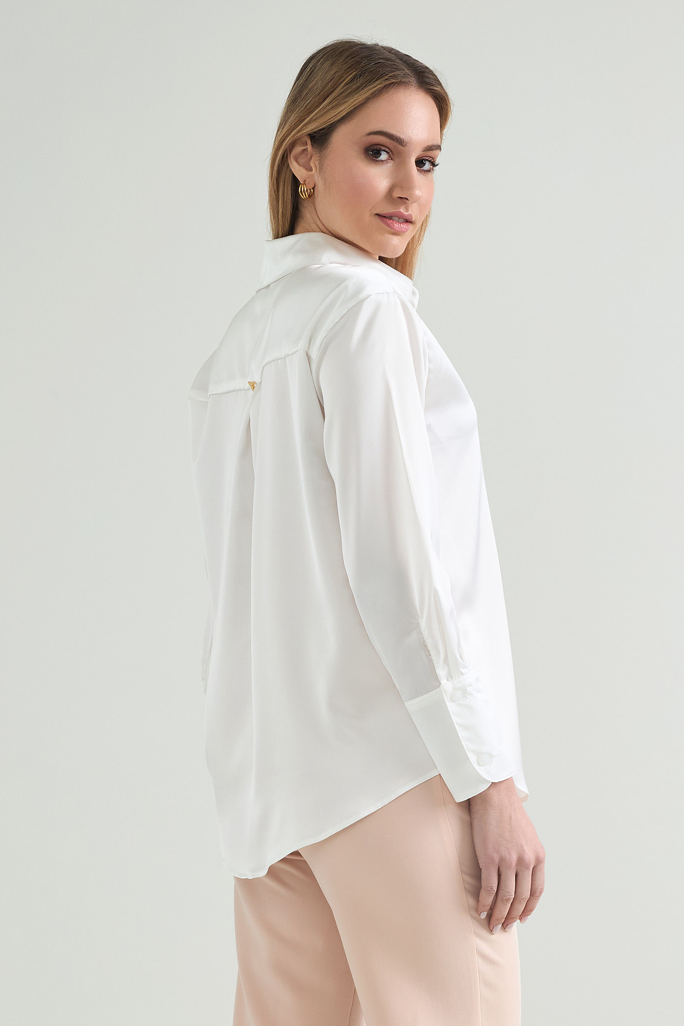 Picture of Loose basic satin shirt