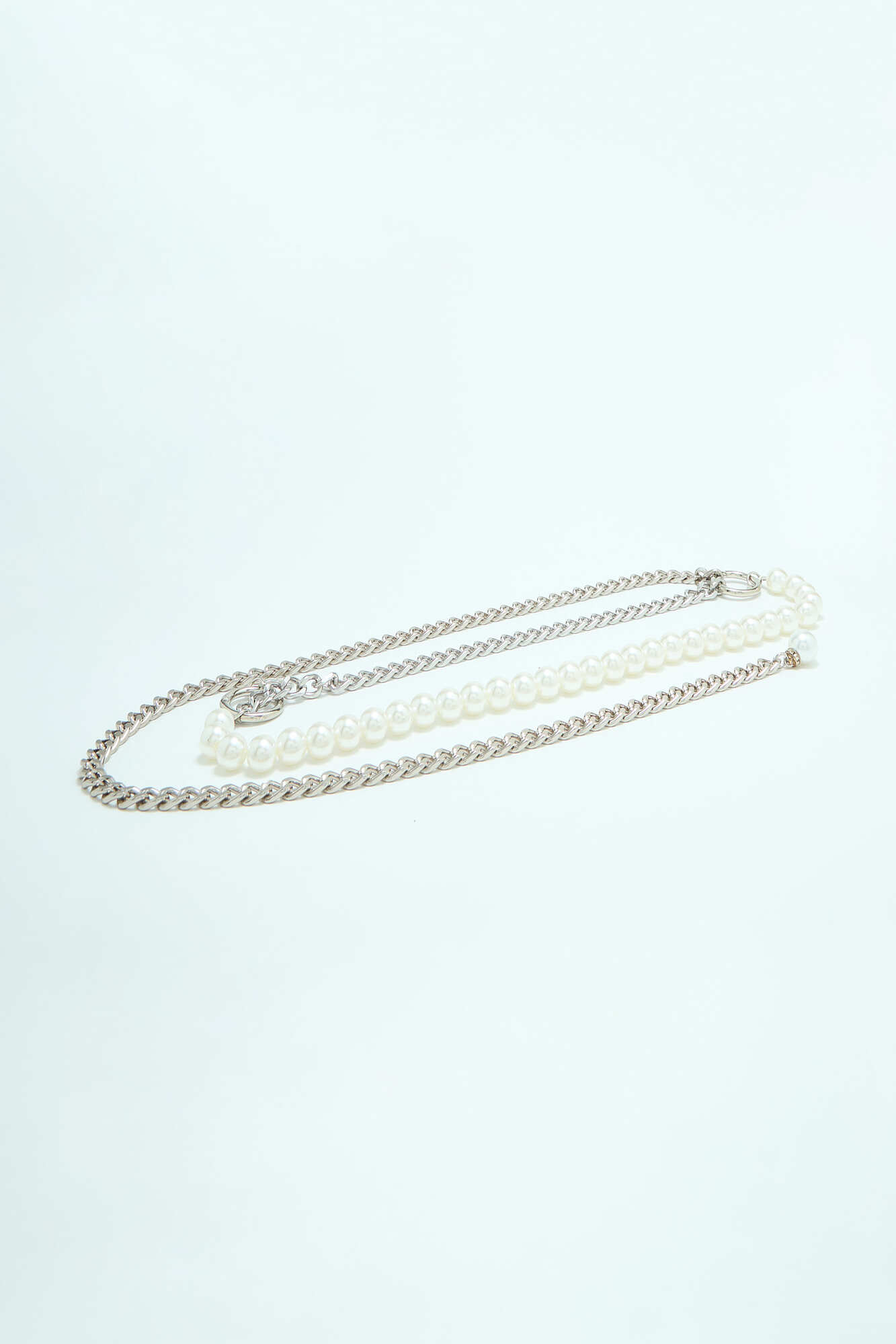 Picture of Belt with hanging pearls