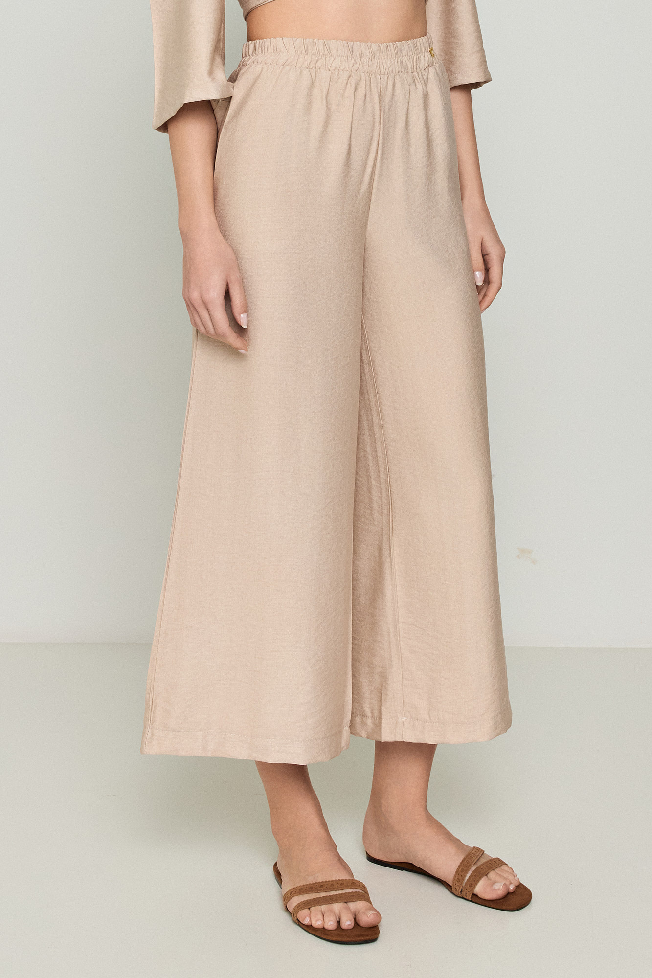 Picture of Short flared trousers with elastic