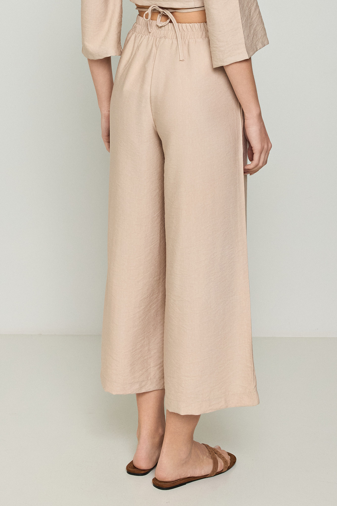 Picture of Short flared trousers with elastic