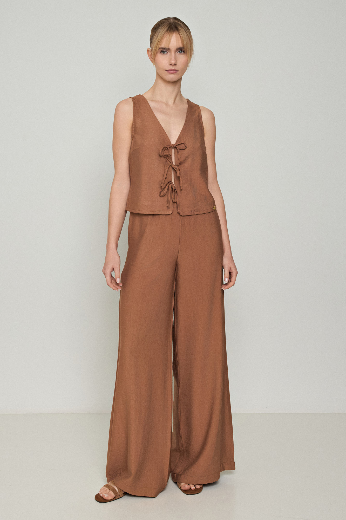 Picture of Short flared trousers with elastic