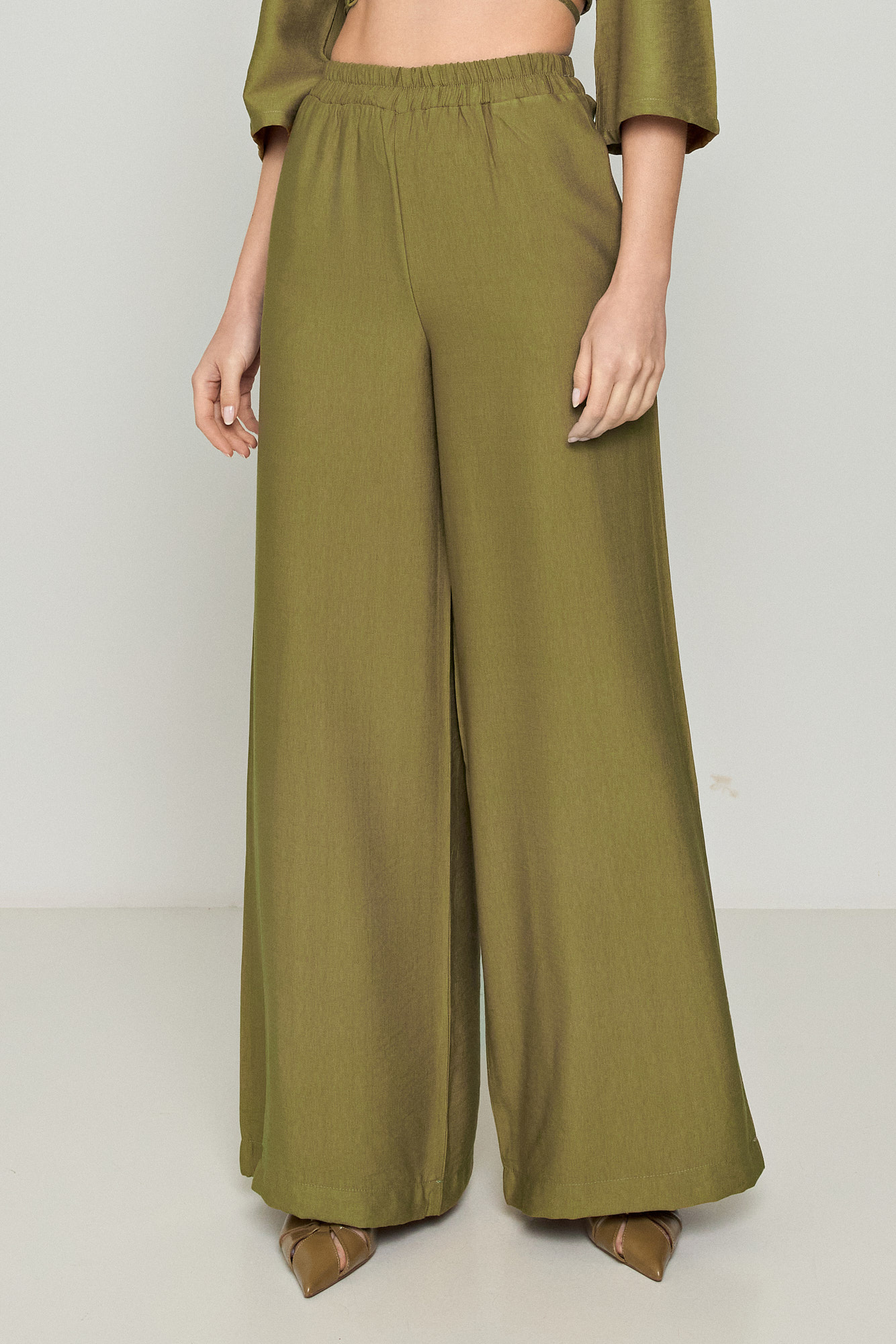 Picture of Short flared trousers with elastic