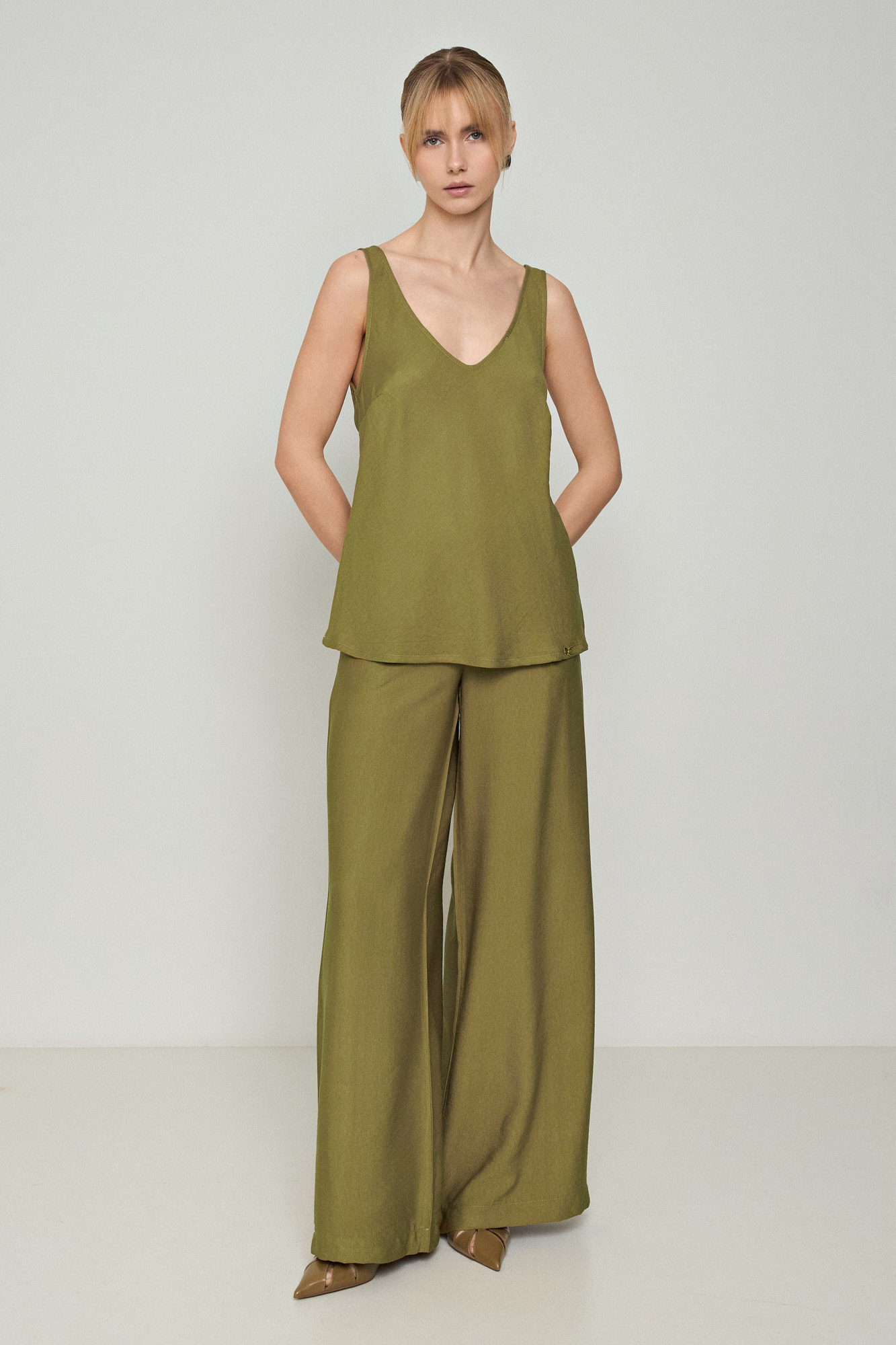 Picture of Short flared trousers with elastic