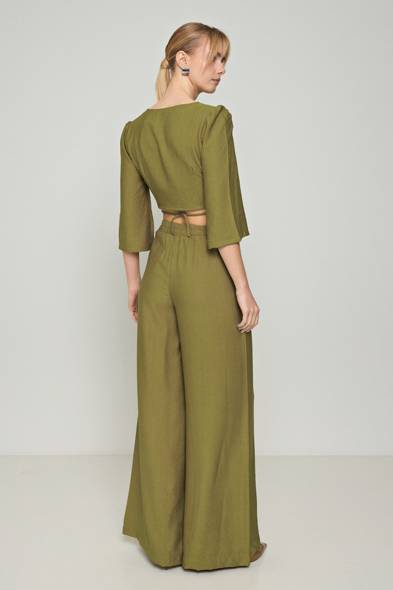 Picture of Short flared trousers with elastic