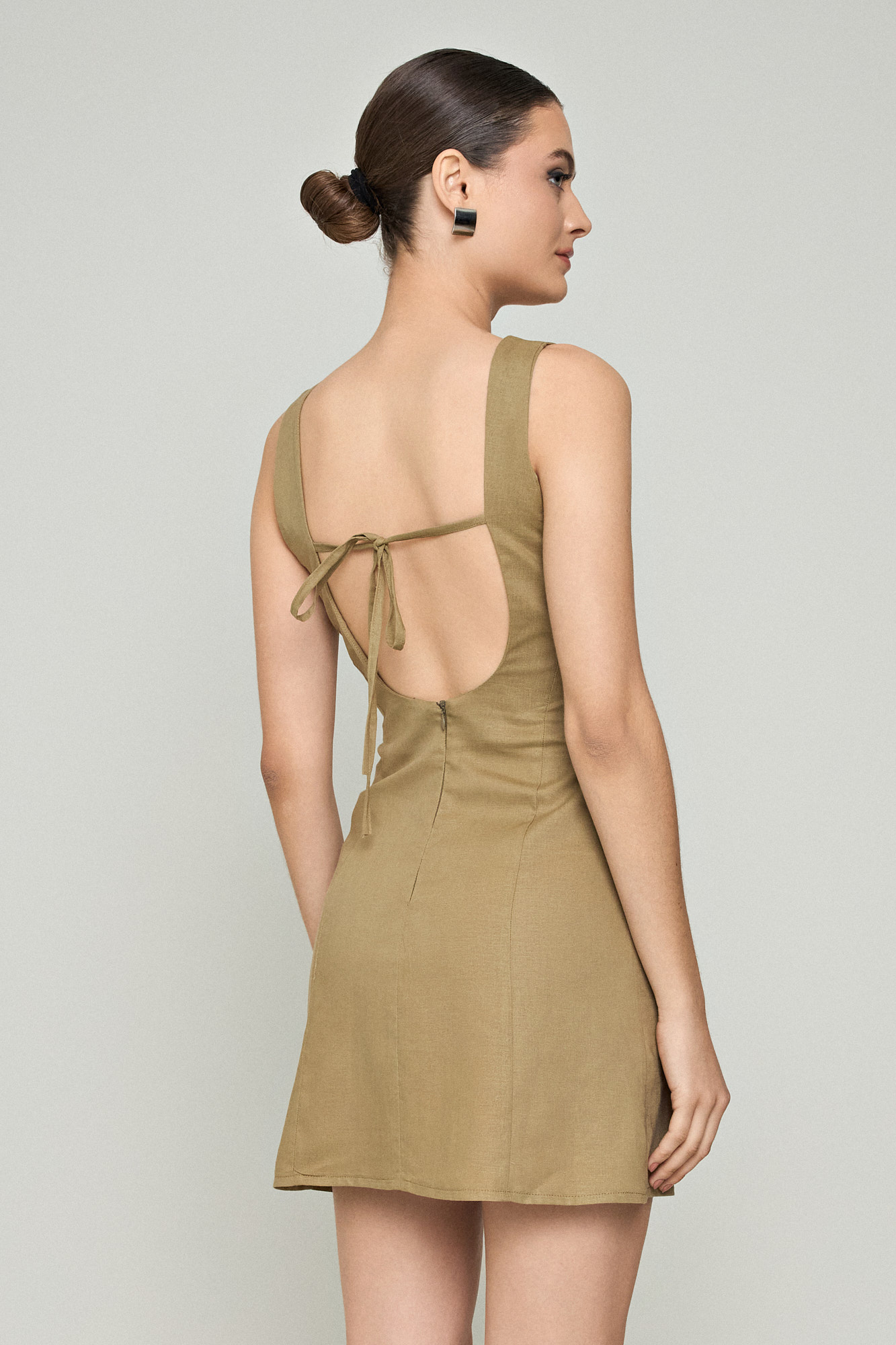 Picture of Linen dress with back fastening