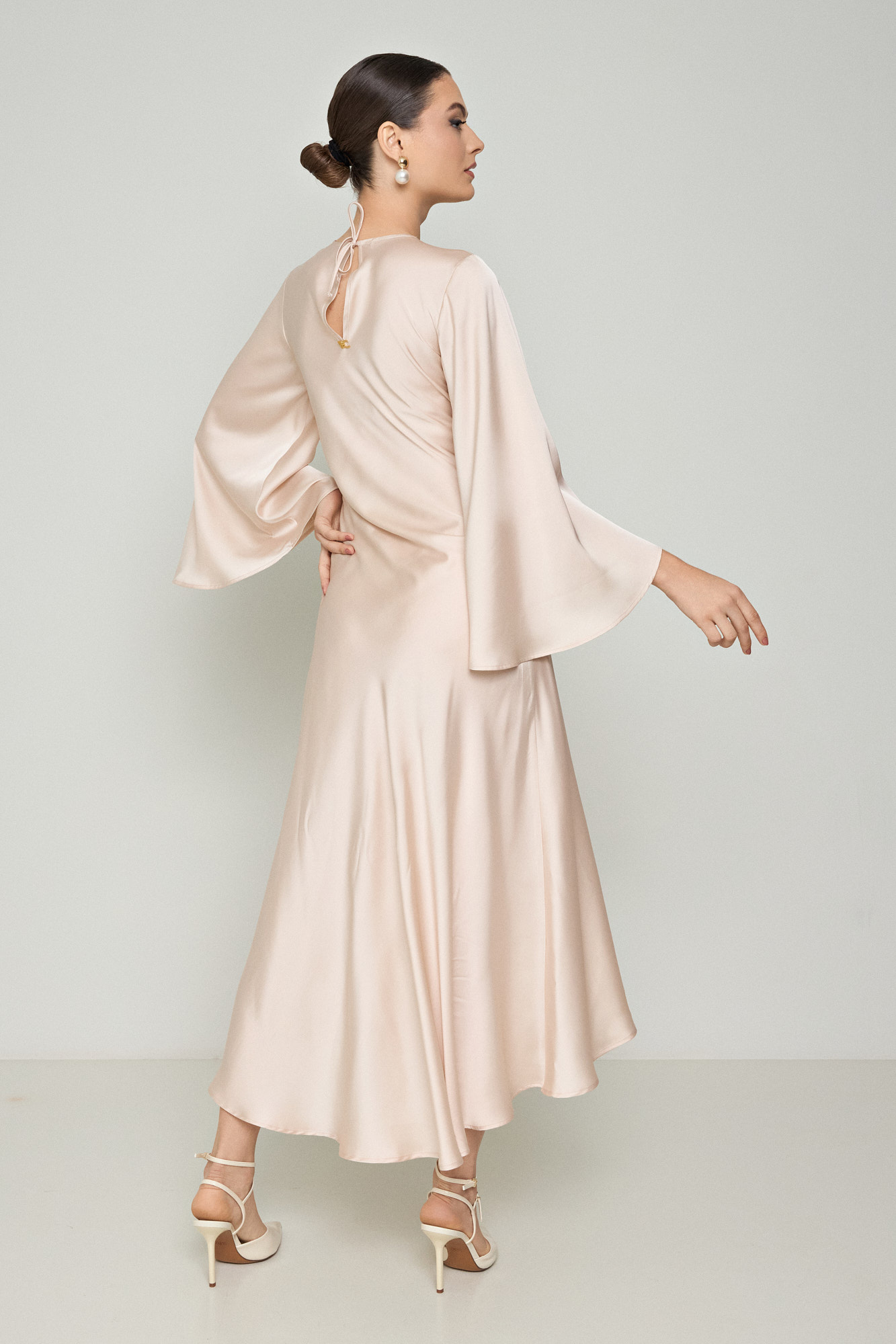Picture of Asymmetric dress with wide sleeves