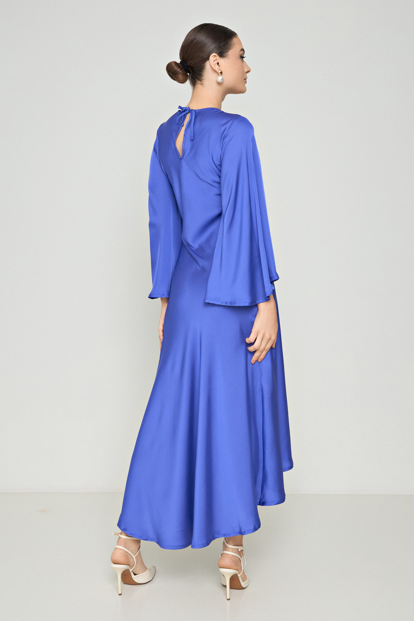 Picture of Asymmetric dress with wide sleeves