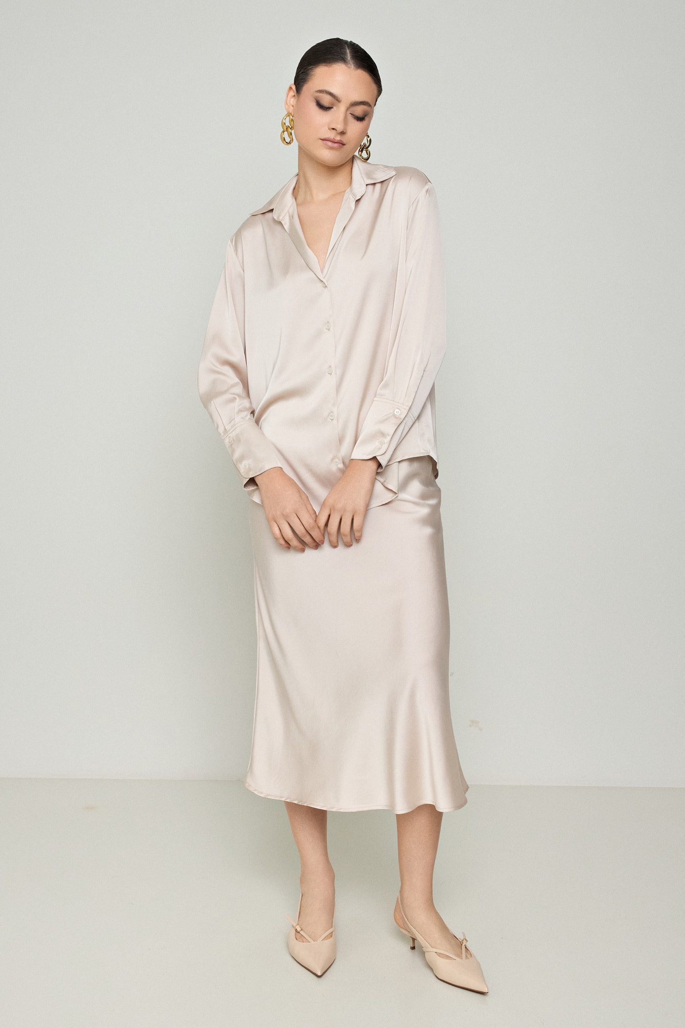 Picture of Loose basic satin shirt