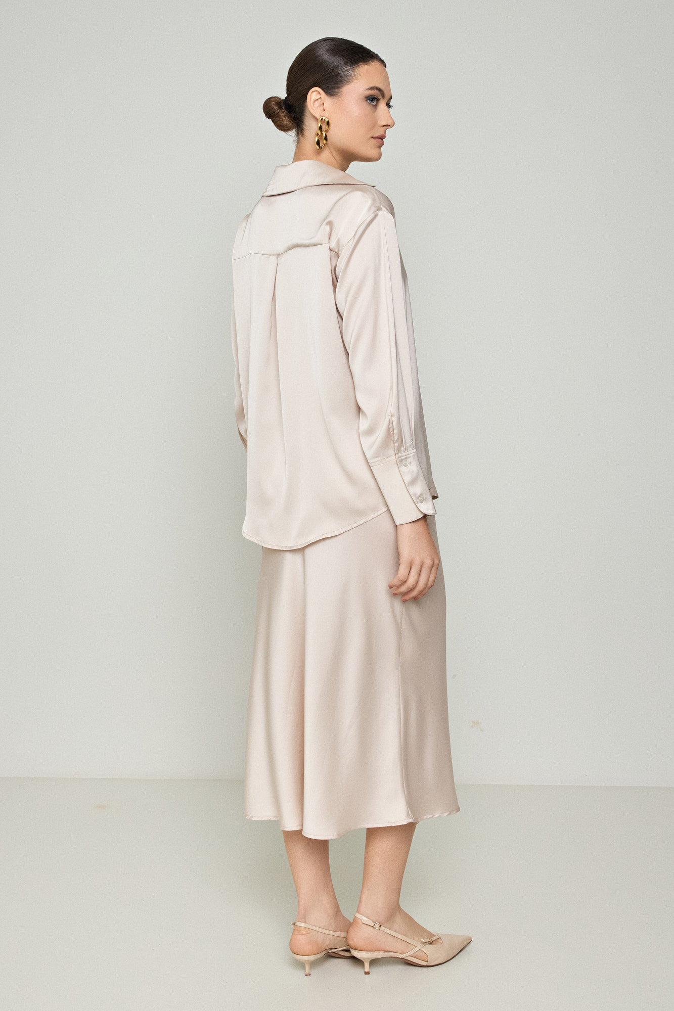 Picture of Loose basic satin shirt
