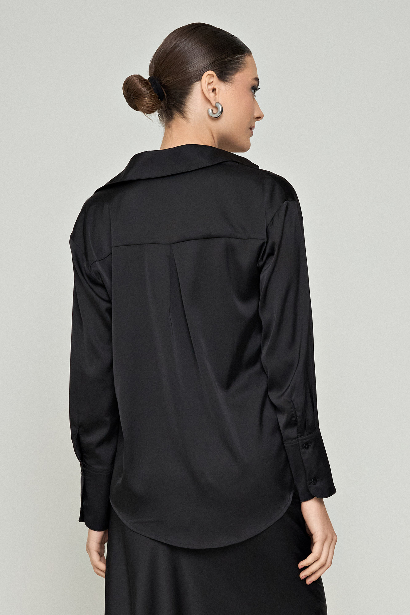 Picture of Loose basic satin shirt