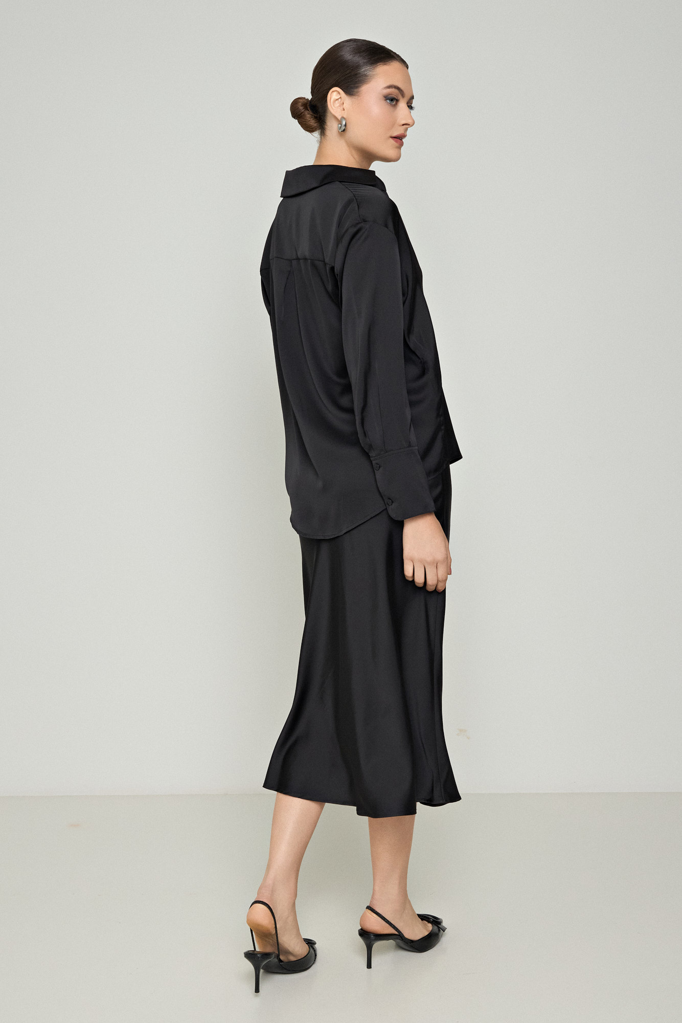 Picture of Loose basic satin shirt