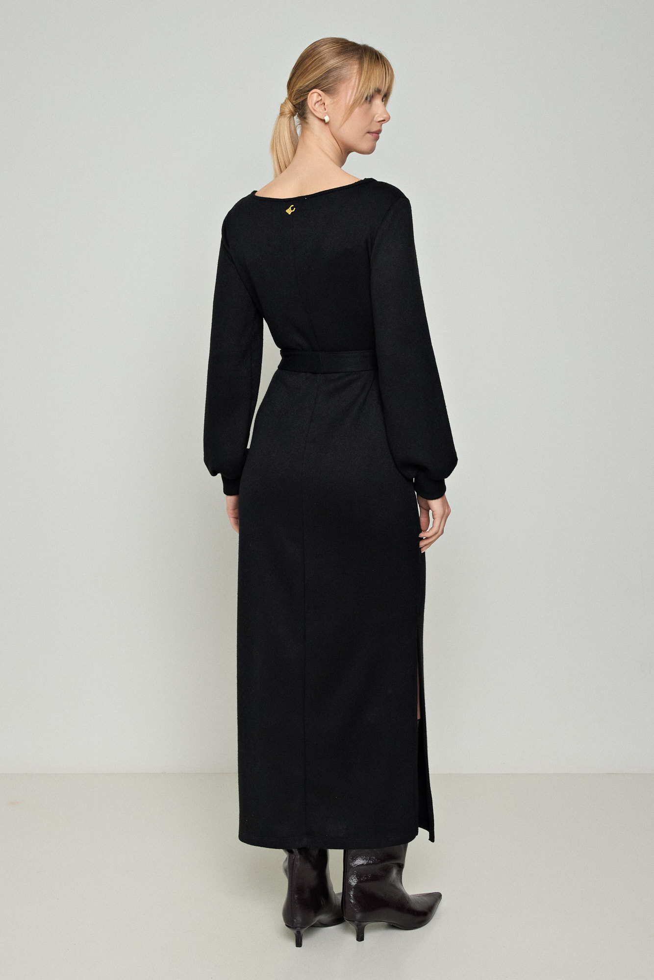 Picture of V-neck knit dress with opening