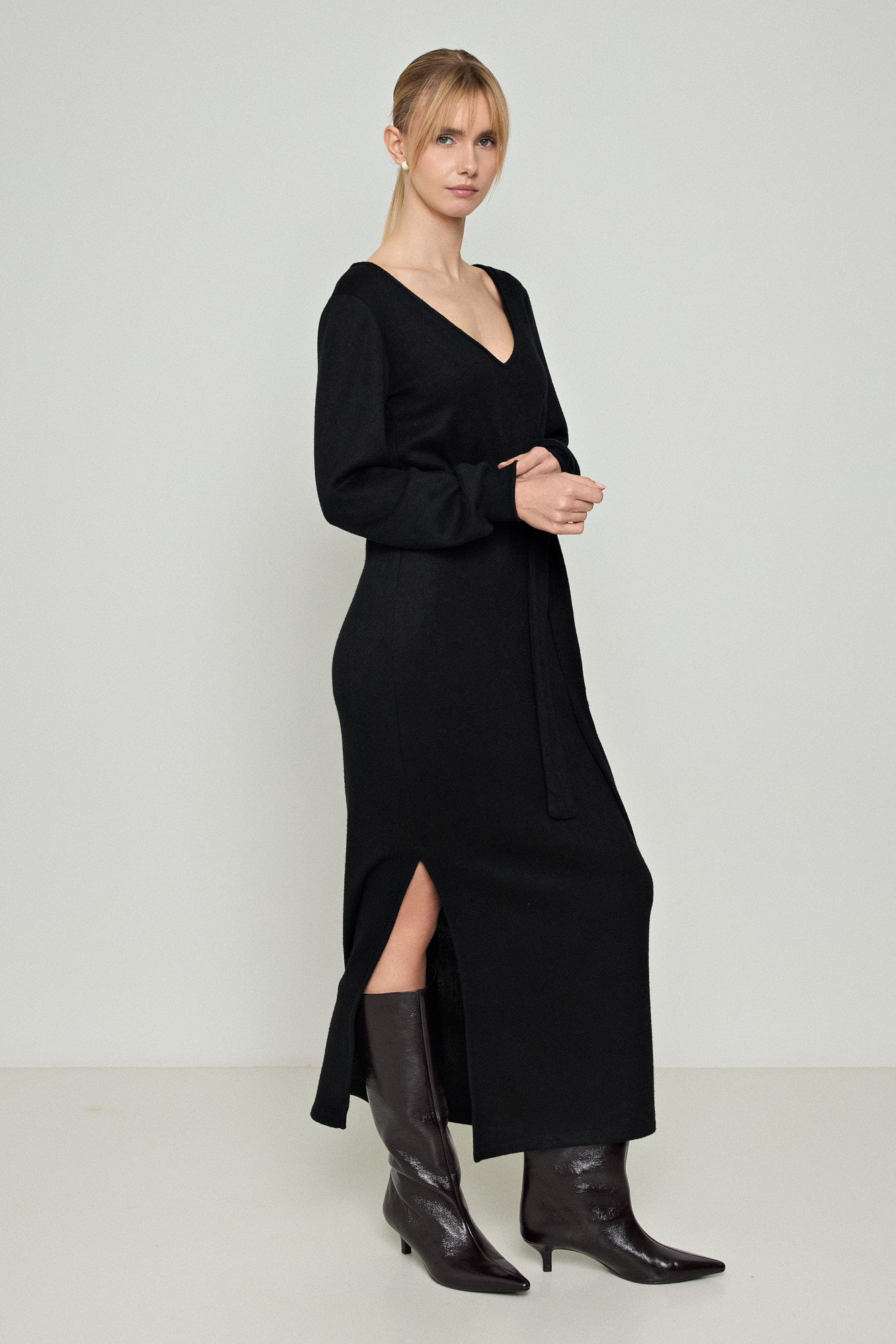 Picture of V-neck knit dress with opening