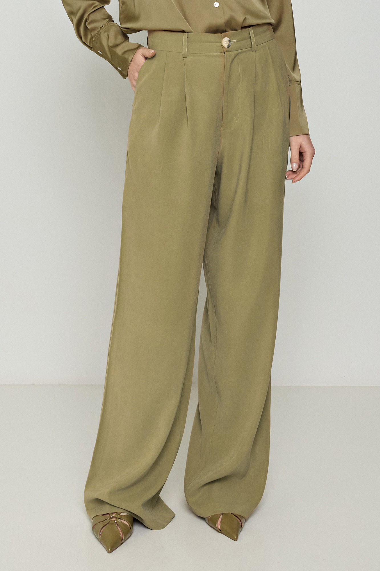 Picture of Loose-fitting fabric trousers