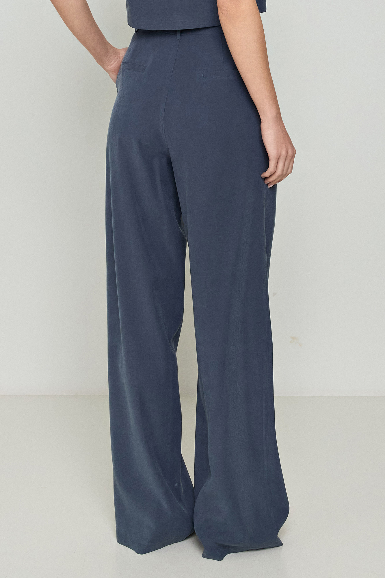 Picture of Loose-fitting fabric trousers