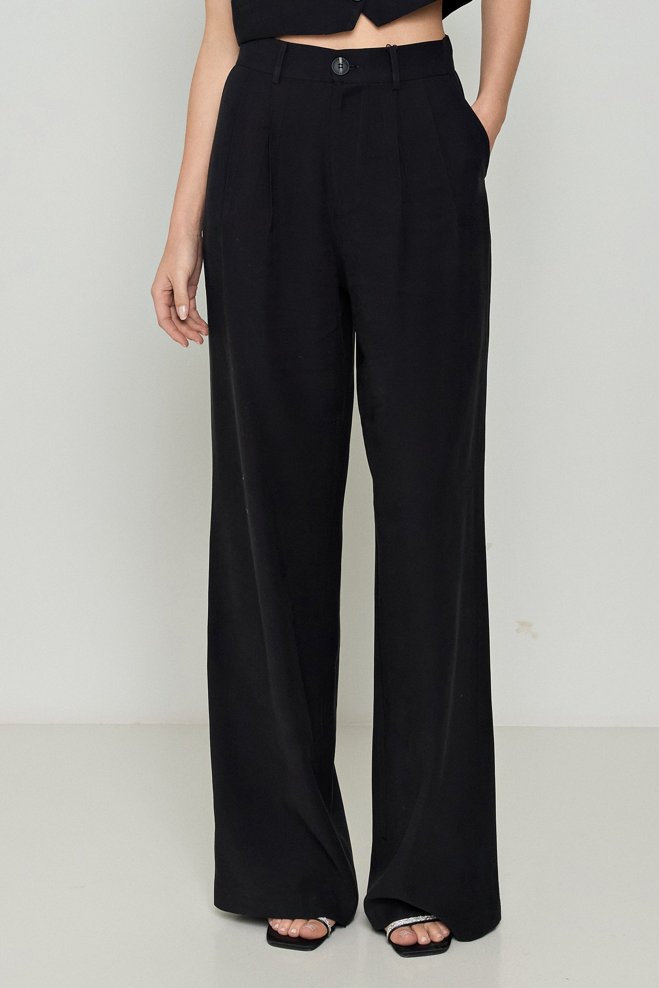 Picture of Loose-fitting fabric trousers