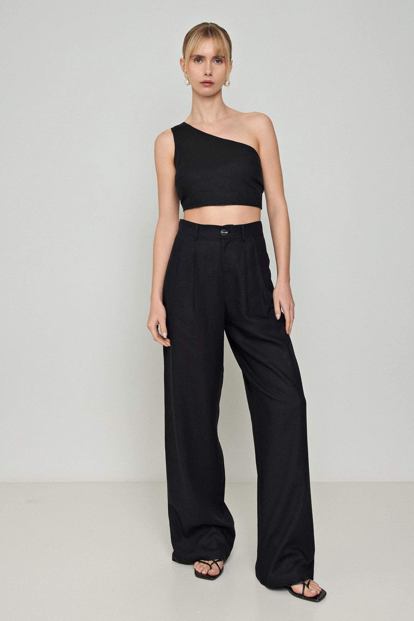 Picture of Linen trousers in a relaxed line